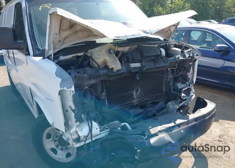 2004 Chevrolet Express z USA, uszkodzony, nr VIN 1GCHG35U241143060